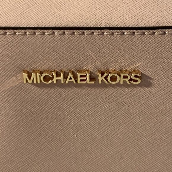 NWT Michael Kors Jet Set Large Saffiano Leather Crossbody Soft Pink Gold accents - Picture 3 of 5